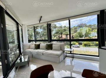 Foto1 · Apartamento en Alquiler en Playa Mansa, 2 Dorm.