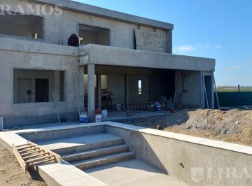 Casa · 227m² · 5 Ambientes · 2 Cocheras · Casa en Venta en El Barrio Amarras, Puertos / Escobar