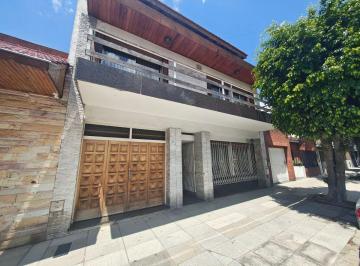 Casa de 6 ambientes, Villa Santa Rita · Villa Santa Rita - Tres Arroyos 3300