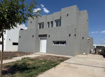 Casa · 188m² · 5 Ambientes · 3 Cocheras · Casa en Venta 3 Dorm Barrio Santa Lucia Pilar del Este