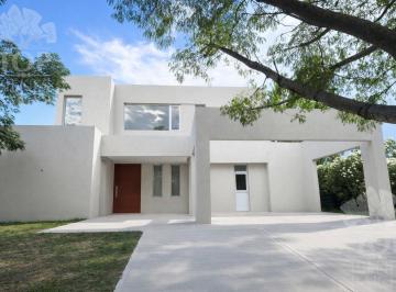Casa · 200m² · 5 Ambientes · 6 Cocheras · Casa a La Laguna en El Canton