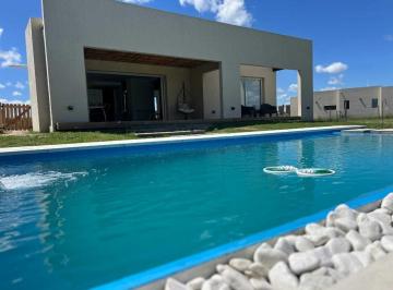 Casa · 92m² · 4 Ambientes · 1 Cochera · Casa Chalet en Venta en San Sebastian, Escobar, G. B. a. Zona Norte