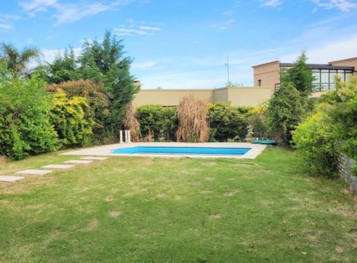 Casa · 165m² · 4 Ambientes · 4 Cocheras