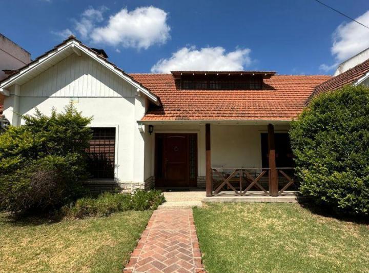 Casa · 280m² · 5 Ambientes · 2 Cocheras