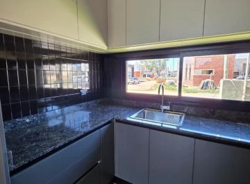 Casa · 80m² · 3 Ambientes · 1 Cochera · Venta Duplex 2 Dorm. 2 Baños Rincones Manantiales
