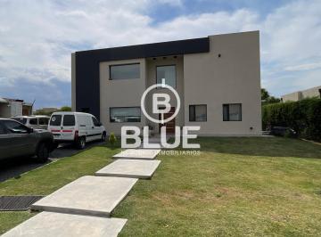 Casa · 146m² · 4 Ambientes · 3 Cocheras · Casa Venta Canning Los Talas 4 Ambientes