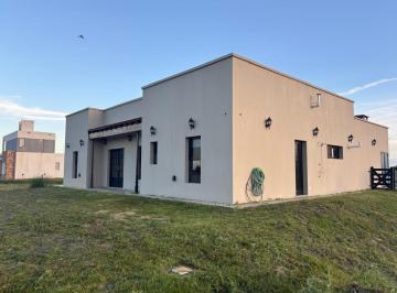 Casa · 250m² · 6 Ambientes · Casa en Venta - 5 Dorm. 4 Baños - San Clemente del Tuyú