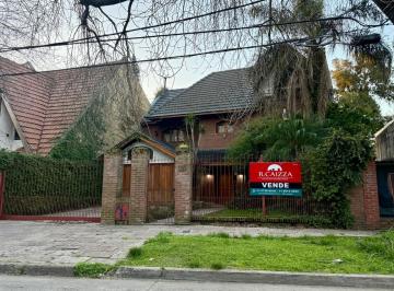 Casa · 323m² · 5 Ambientes · 2 Cocheras · Casa en Adrogue