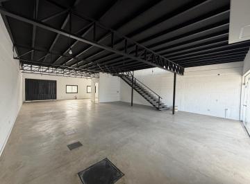 Local comercial · 390m² · 3 Ambientes · Alquiler Local Comercial Sobre Armada Argentina - Excelente Ubicación y Visibilidad - a Estrenar