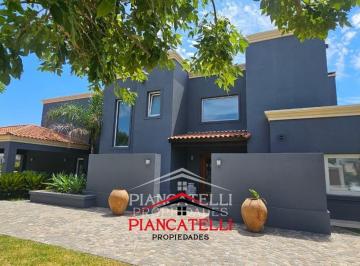 Casa · 350m² · 4 Ambientes · 2 Cocheras · Casa en Venta, con 4 Ambientes en Terravista