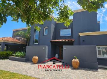 Casa · 350m² · 4 Ambientes · 2 Cocheras · Casa en Venta, con 4 Ambientes en Terravista