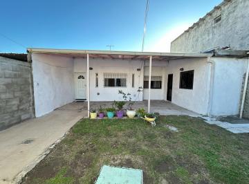 Casa · 73m² · 4 Ambientes · 1 Cochera · Casa en Las Delicias