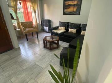 Casa · 90m² · 5 Ambientes · 1 Cochera · Monte Grande - en Pleno Centro de Monte Grande