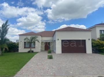Casa · 240m² · 5 Ambientes · 2 Cocheras · El Rebenque - Excelente Casa Toda en Una Planta!