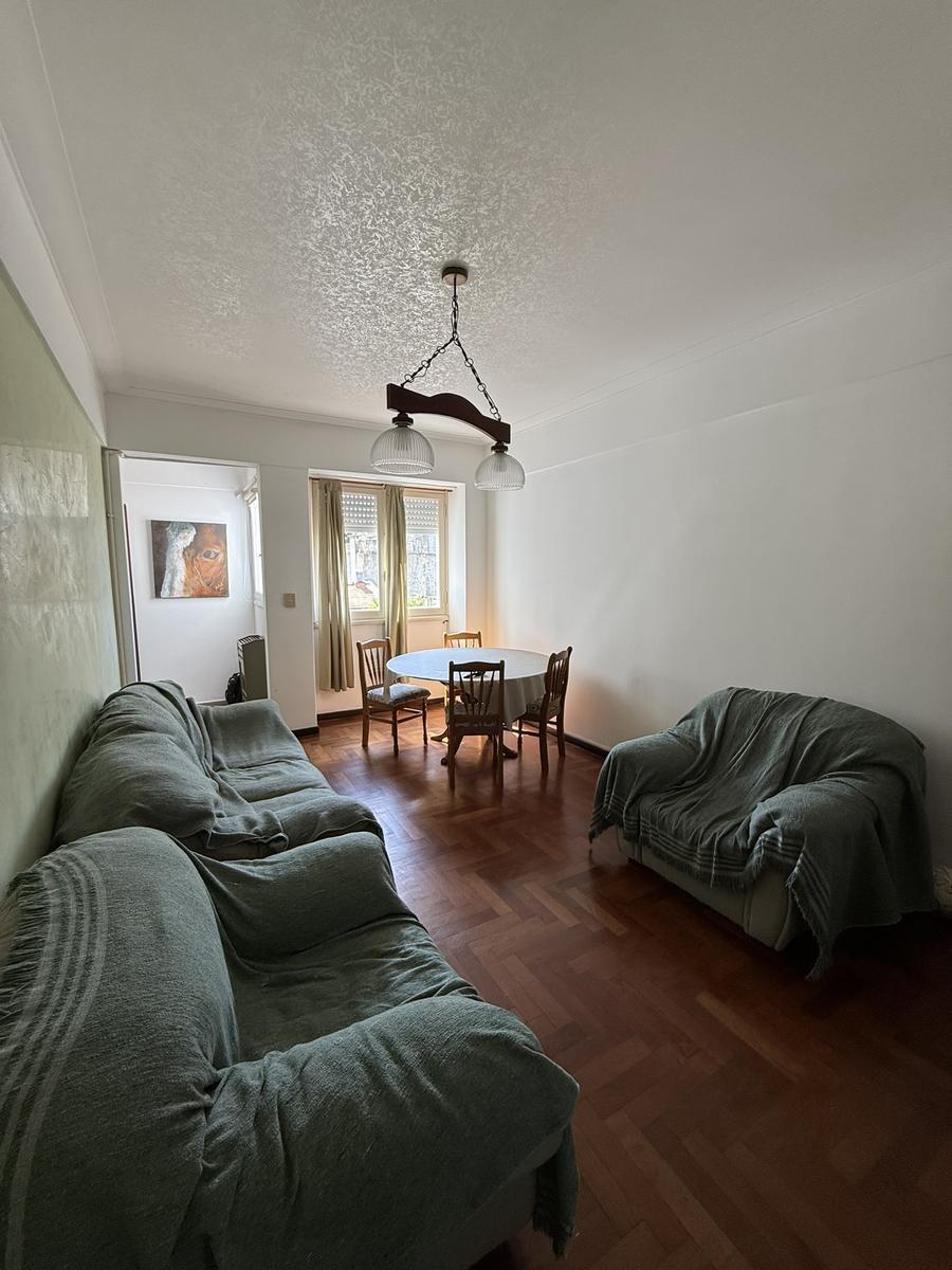 Amplio departamento de tres ambientes ubicado en una excelente zona de la ciudad de Mar del Plata