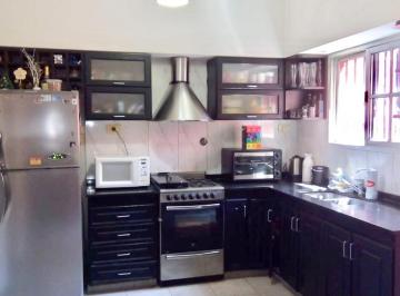 Casa · 179m² · 4 Ambientes · 2 Cocheras · Casa 2 Plantas con 3 Dormit, Local y Garaje Banfield Oeste