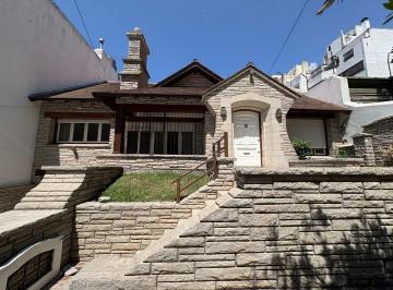 Casa · 482m² · 6 Ambientes · 5 Cocheras · Chalet en Venta Zona Plaza Mitre