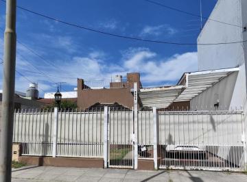 Casa · 76m² · 3 Ambientes · 1 Cochera · Hermosa Casa en Planta Baja con Mejoras