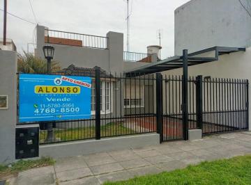 Casa · 76m² · 3 Ambientes · 1 Cochera · Hermosa Casa en Planta Baja con Mejoras