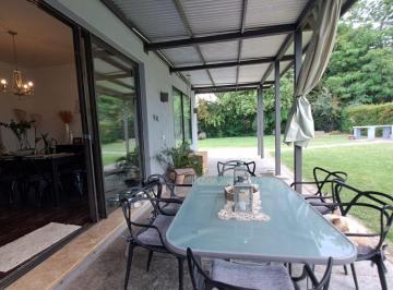 Casa de 8 ambientes, Chacras de Coria · Casa en Venta con 4 Dorm. en Chacras de Coria