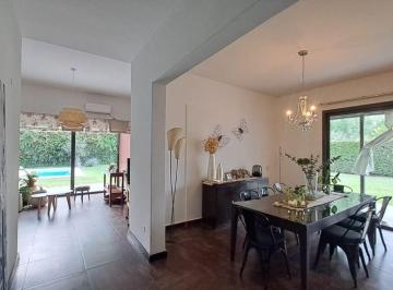 Casa de 8 ambientes, Chacras de Coria · Casa en Venta con 4 Dorm. en Chacras de Coria