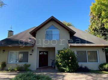 Casa · 160m² · 5 Ambientes · El Ombu - Casa con Dorm. en Planta Baja - Hermoso Parque