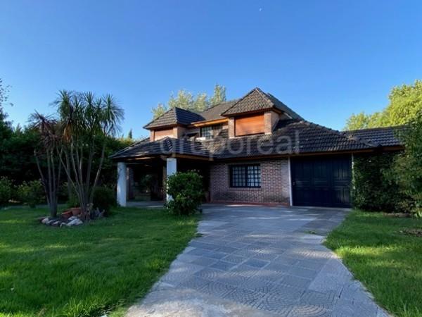 Casa · 370m² · 3 Dormitorios