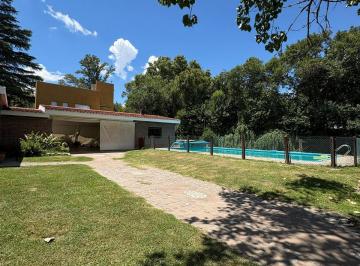 Casa · 233m² · 3 Ambientes · 3 Cocheras · Casa Dos Dorm. y Amplio Parque en Planta Baja - Villa Rivera Indarte - Apto Credito