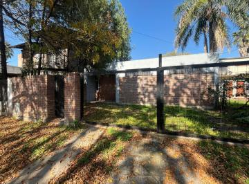 Casa · 50m² · 2 Ambientes · 2 Cocheras · Venta Casa un Dormitorio con Patio Fisherton R