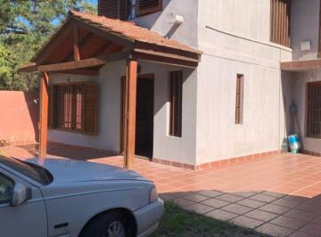 Casa de 4 ambientes, Mar del Plata · Casa Moderna en Lote Propio (10x30) – Gran Parque y Luminosidad