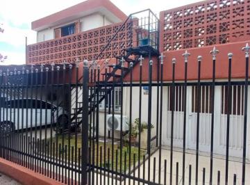 Casa de 10 ambientes, Córdoba · Dos Inmuebles - Cinco Dorm. - Imperdible!