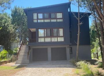 Casa de 6 ambientes, Costa Esmeralda · Residencial 1 - 4 Dorm C/pileta S/lote Arbolado - Excel Ubicacion