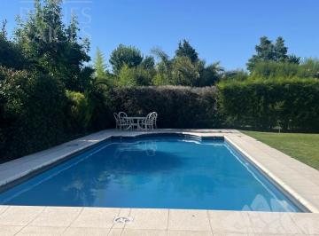 Casa · 227m² · 7 Ambientes · 1 Cochera · Casa en Septiembre