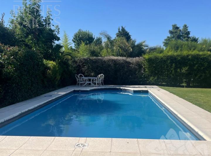 Casa · 227m² · 7 Ambientes · 1 Cochera