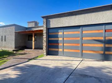 Casa · 200m² · 7 Ambientes · 2 Cocheras · Casa - La Primavera