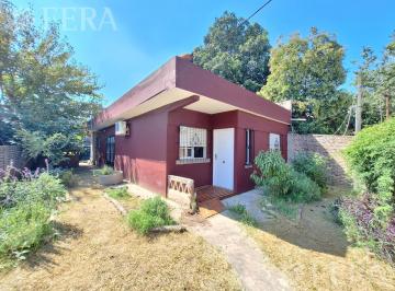 Casa · 88m² · 3 Ambientes · 1 Cochera · Venta Casa de 3 Ambientes con Patio y Cochera en Ezpeleta