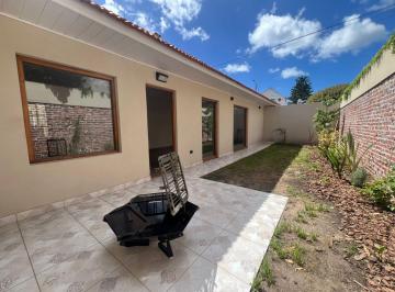 Casa · 143m² · 4 Ambientes · 2 Cocheras · Casa en San José