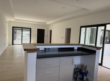 Casa · 125m² · 4 Ambientes · 2 Cocheras · Casa en Gualeguaychu