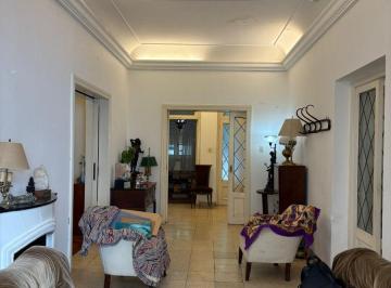 Casa · 226m² · 8 Ambientes · 1 Cochera · Casa en Venta 56 y 8