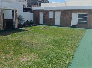 Oficina comercial de 14 ambientes, Córdoba · Oportunidad Planta Baja con Patio de Cesped / a m del Centro de La Ciudad