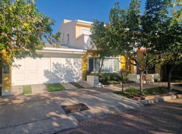 Casa de 6 ambientes, Maipú · Contacto Propiedades Inmobiliaria Vende Casa Apta Credito en Barrio Furlott