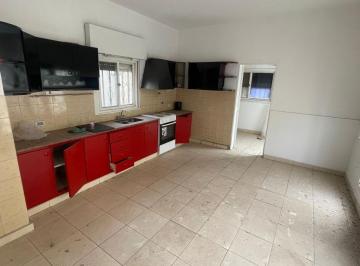 Casa de 6 ambientes, Cipolletti · Casa de 3 Dorm. con Patio Para Refaccionar