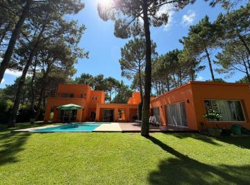Casa · 419m² · 6 Ambientes · 2 Cocheras · Casa Sobre Dos Lotes en Venta en La Herradura