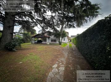 Casa · 219m² · 6 Ambientes · 1 Cochera · Casa en Muñiz