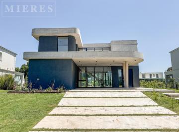 Casa · 245m² · 8 Ambientes · 2 Cocheras · Casa en Venta en La Calesa, Pilará