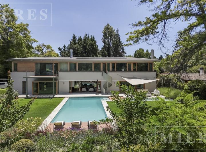 Casa · 1337m² · 6 Ambientes