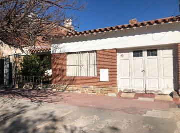 Casa · 200m² · 6 Ambientes · 1 Cochera · Casa en Venta en Villa Hipódromo de Godoy Cruz