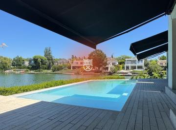 Casa · 463m² · 6 Ambientes · 4 Cocheras · Excelente Casa de Categoría, Sobre Lago Central - Santa Bárbara