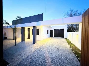 Casa · 235m² · Chalet Totalmente Reciclado - 3 Ambientes