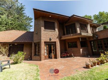 Casa · 300m² · 5 Ambientes · 2 Cocheras · Casa en Grosellar